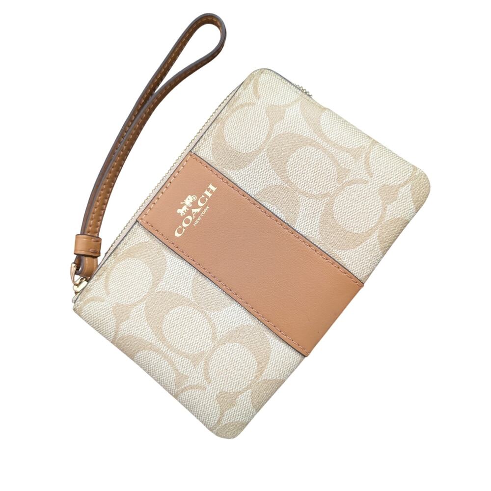 NWOT! COACH! FAWN BROWN/TAN GENUINE LEATHER, TAN & CREAM MONOGRAM WRISTLET! - Picture 10 of 10